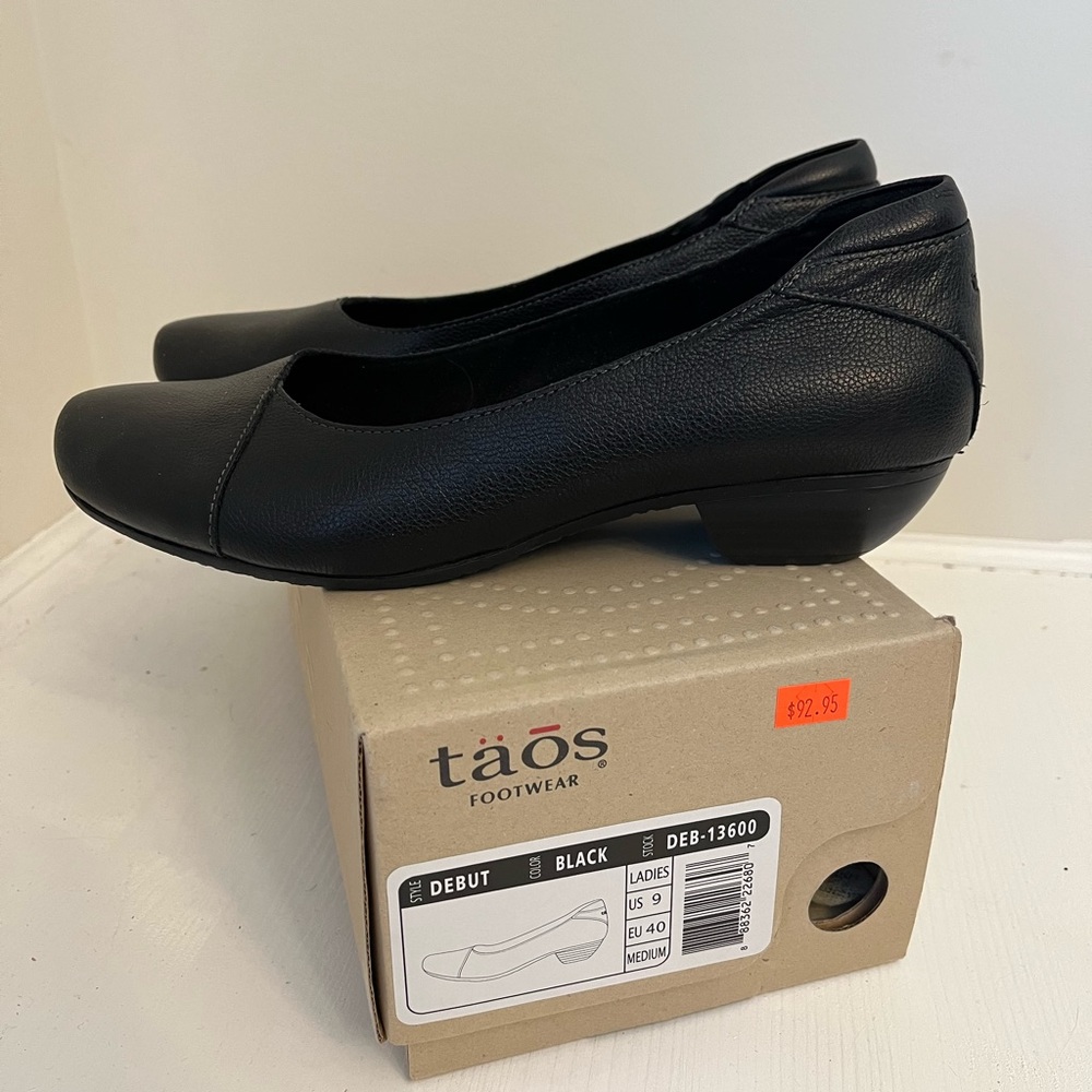 Women’s black dress shoes